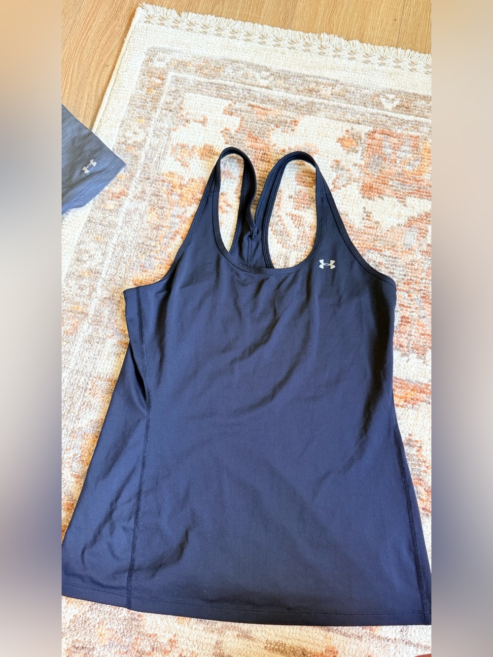 Bundle of 8 Under Armour Heatgear Workout Tanks - Picture 2 of 4